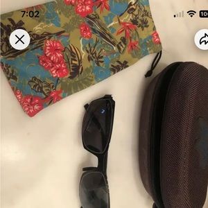 Maui jim su glasses perfect condition